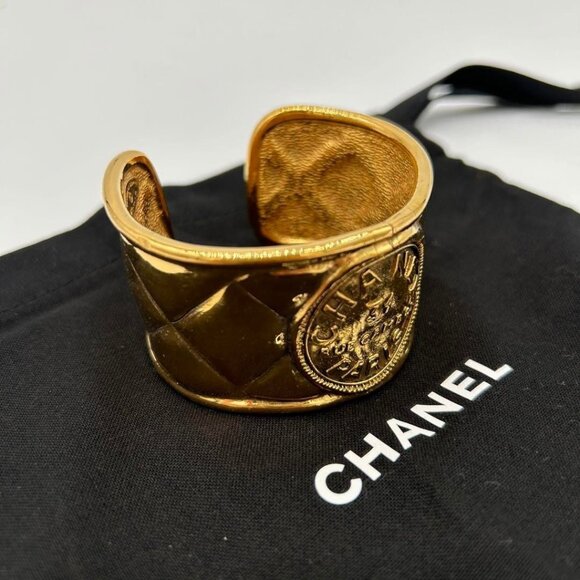 Authentic CHANEL CC Cambon Logo Vintage Bracelet Cuff Bangle Gold Quilted Wide - Picture 6 of 13
